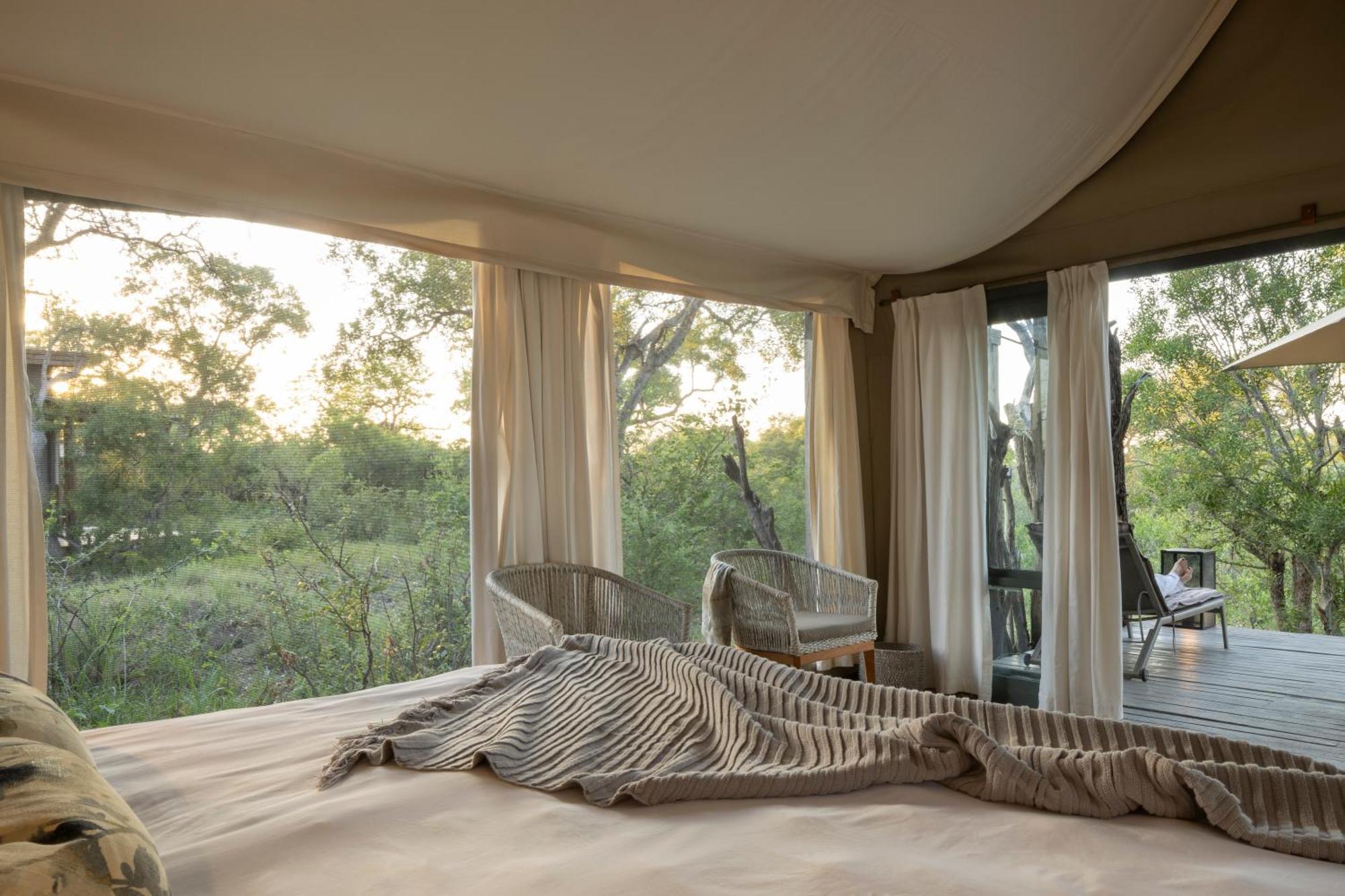 Simbavati River Lodge Timbavati viltreservat Exteriör bild
