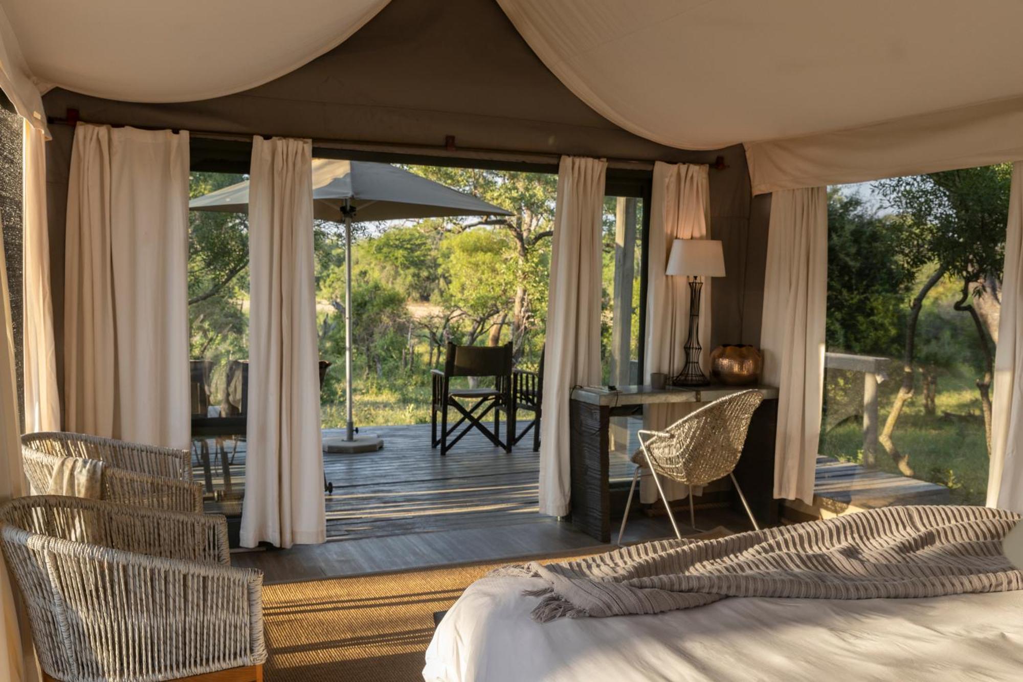 Simbavati River Lodge Timbavati viltreservat Exteriör bild