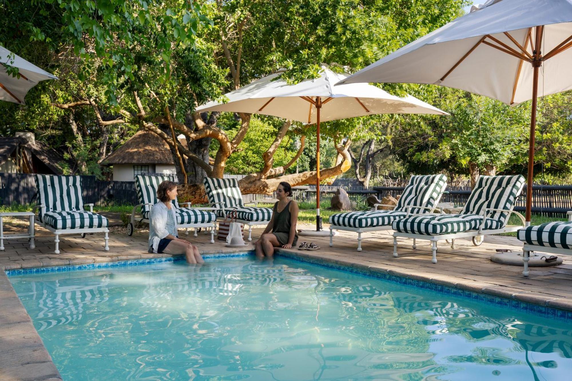 Simbavati River Lodge Timbavati viltreservat Exteriör bild