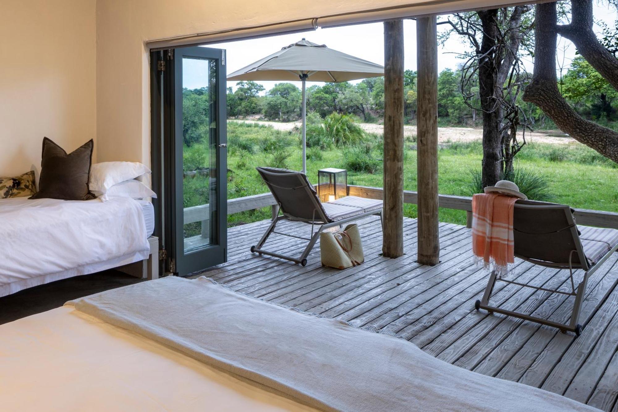 Simbavati River Lodge Timbavati viltreservat Exteriör bild