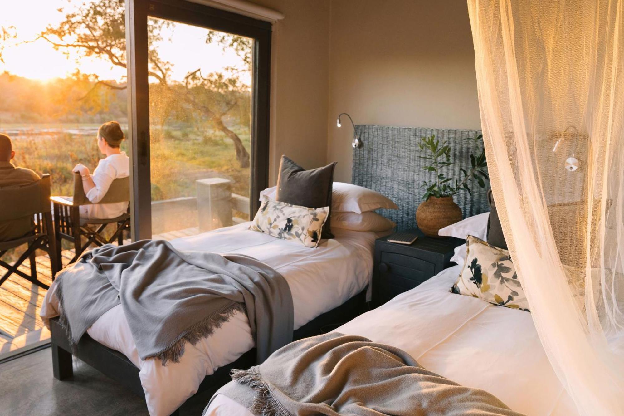 Simbavati River Lodge Timbavati viltreservat Exteriör bild
