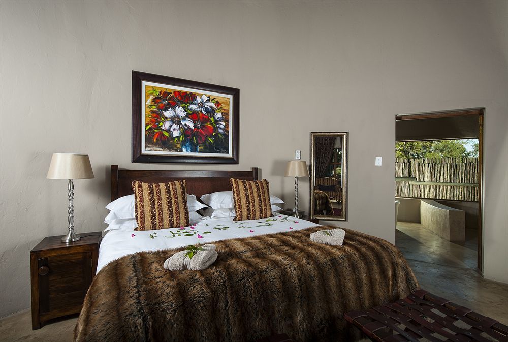 Simbavati River Lodge Timbavati viltreservat Exteriör bild